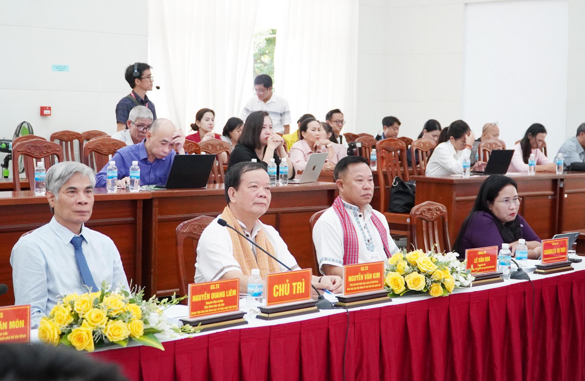 gom-bau-truc-5_1791711861.jpg