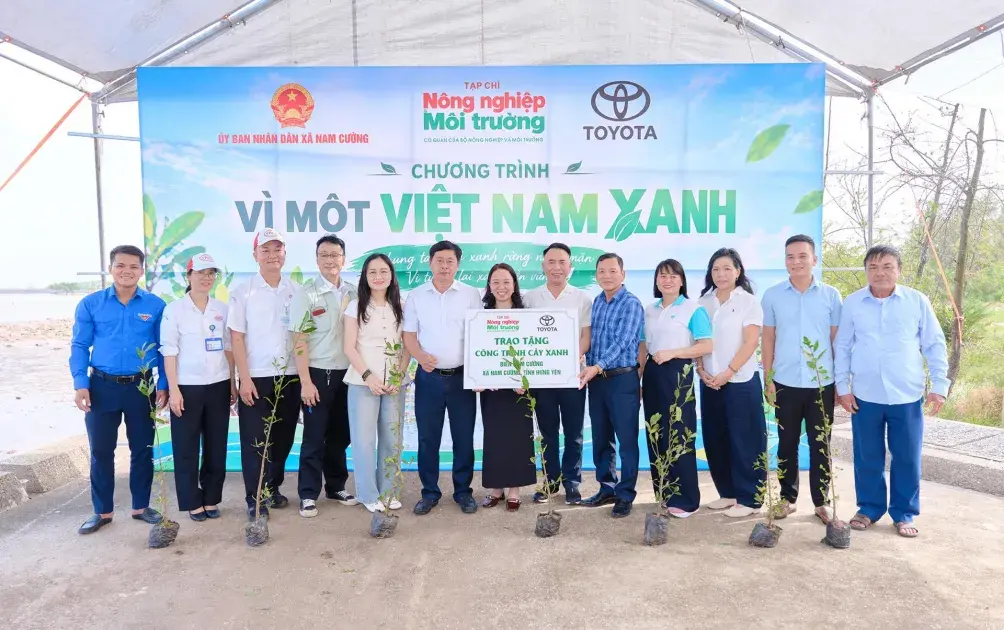 Tạp chí Nông nghiệp và Môi trường và Toyota Việt Nam trồng 6000 cây ở Nam Cường, Hưng Yên
