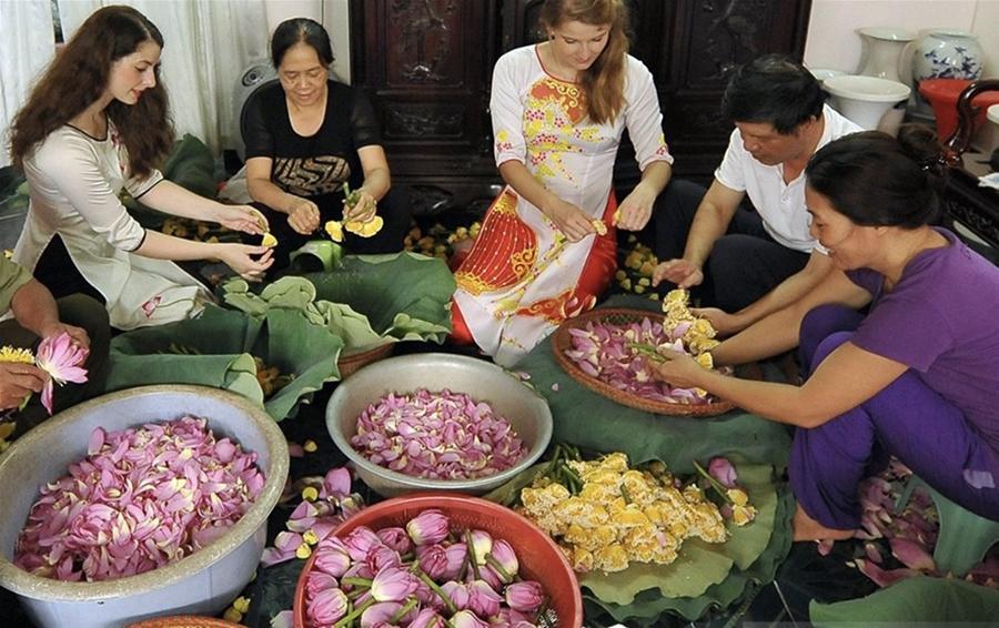 Hà Nội lần đầu tổ chức lễ hội sen