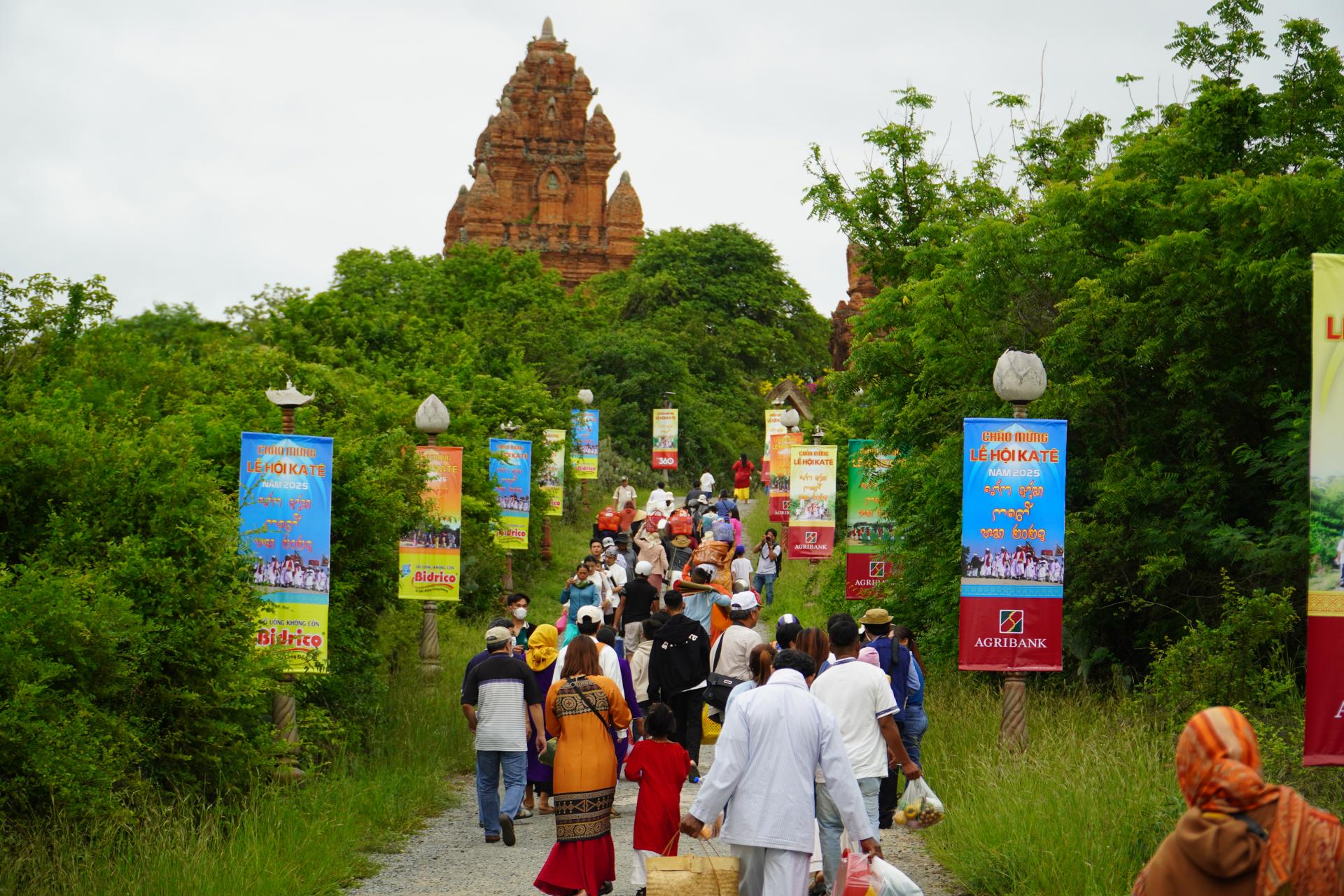 le-hoi-kate-dan-toc-cham-khanh-hoa-8_1780282816.jpg