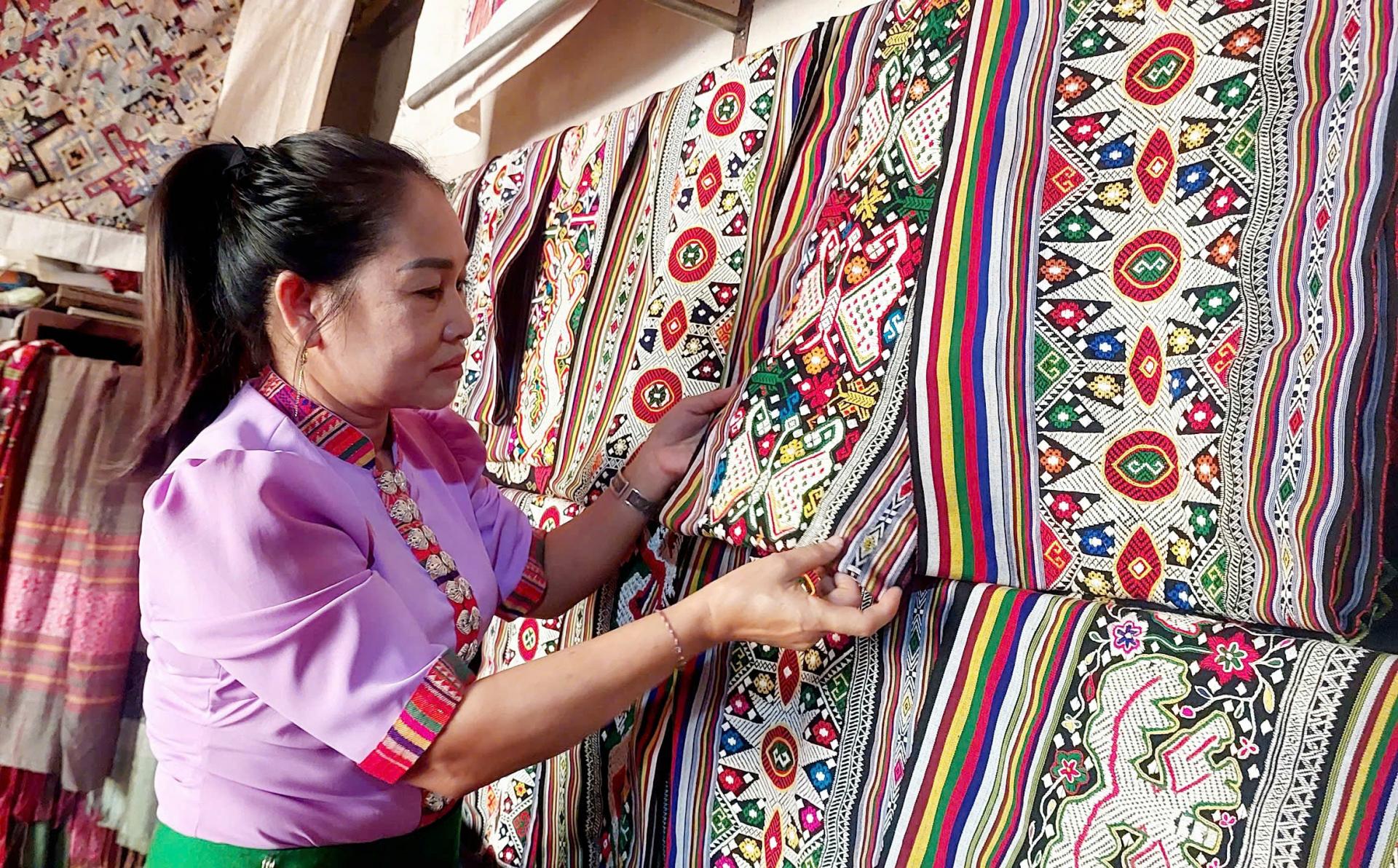 Thổ cẩm xứ Nghệ: Giữ hồn sợi vải giữa nhịp sống mới