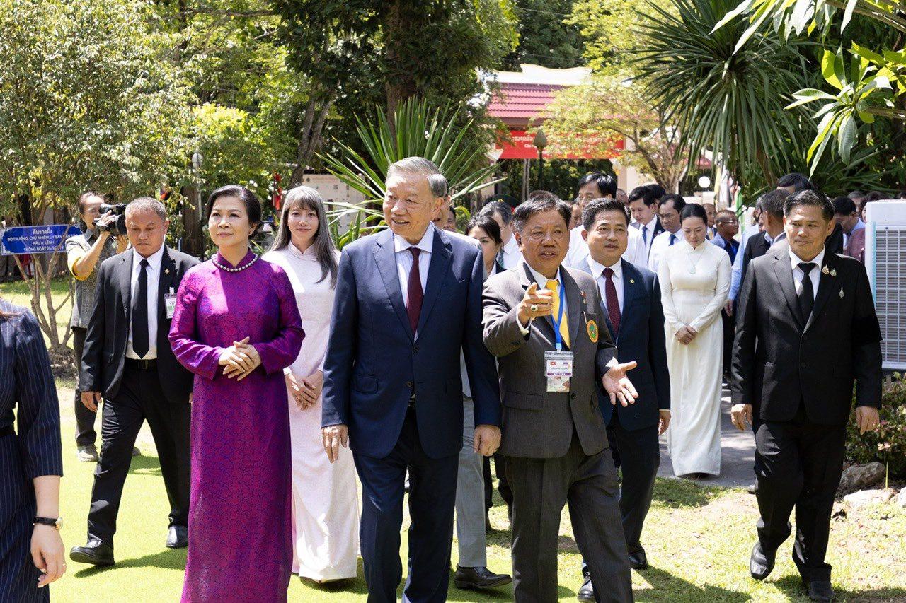 anh-bi-thu-di-tham_1780375493.jpg
