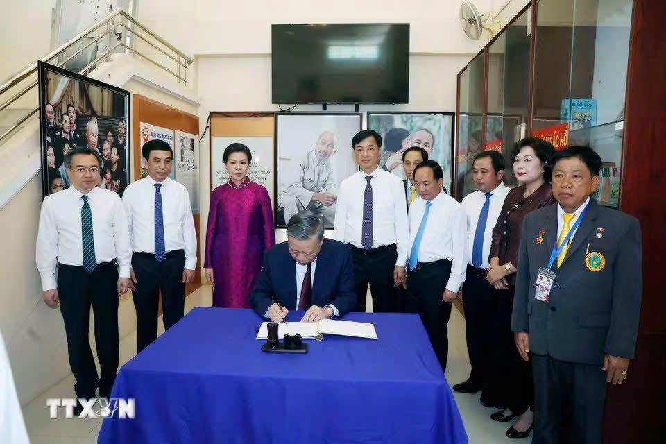 anh-viet-luu-niem_1780375218.jpg