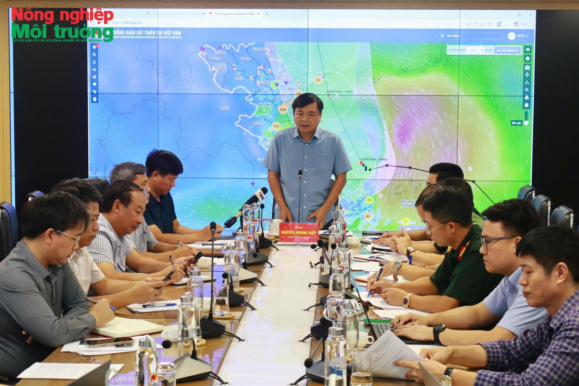 Cập nhật, cảnh báo kịp thời đến chính quyền và người dân để chủ động ứng phó bão số 1