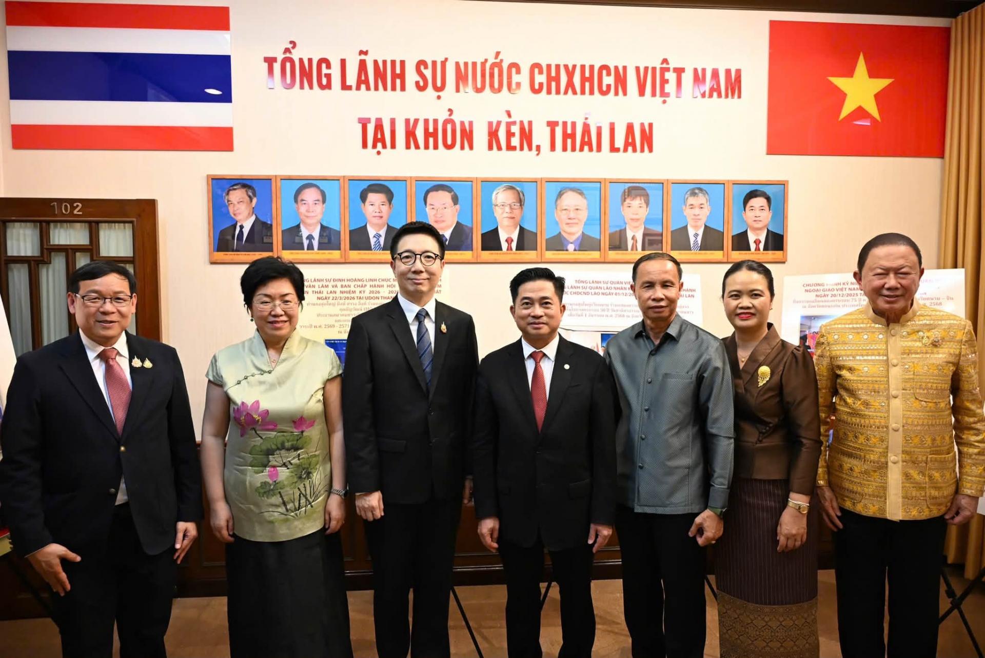 anh-trong-lanh-su-quan-vn_1777858617.jpg