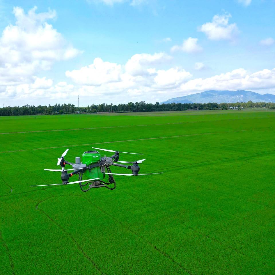 giai-phap-dung-thiet-bi-bay-khong-nguoi-lai-drone-tiet-kiem-chi-phi-dem-lai-hieu-qua-cho-ba-con-nong-dan_1780574163.jpeg