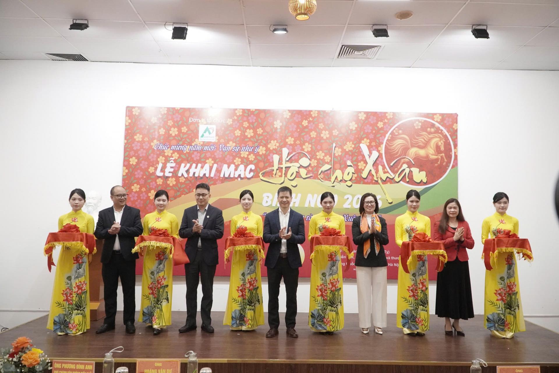 Hơn 100 gian hàng tham gia Hội chợ Xuân Bính Ngọ 2026