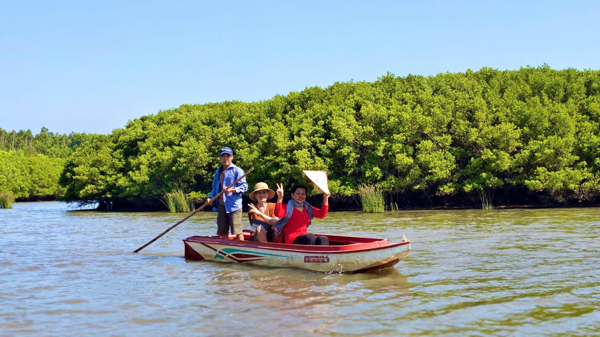 Quảng Ngãi: Du lịch “xanh” giữa vùng trung tâm công nghiệp