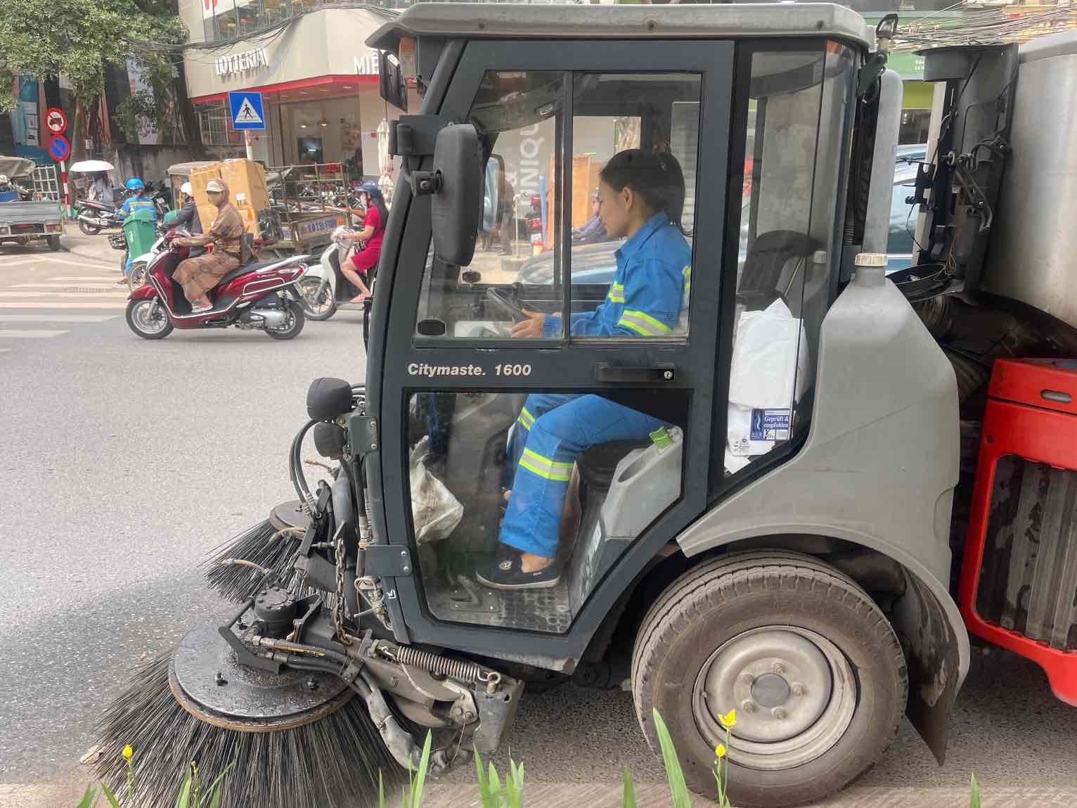 Những “bông hồng” thầm lặng giữ bình yên và xanh sạch cho cộng đồng