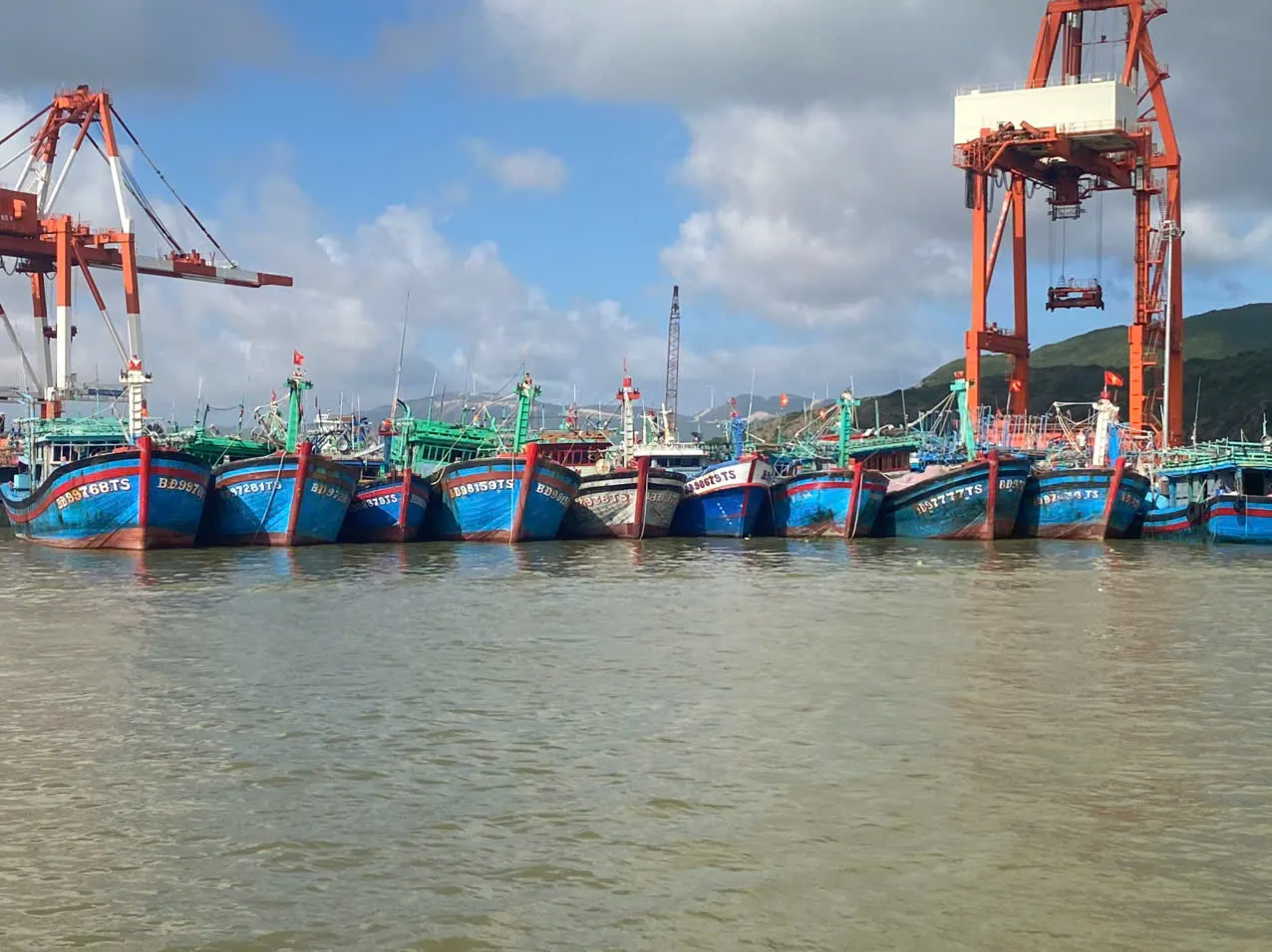 Cảng cá Thuận An: Hình mẫu trong mang rác thải vào bờ