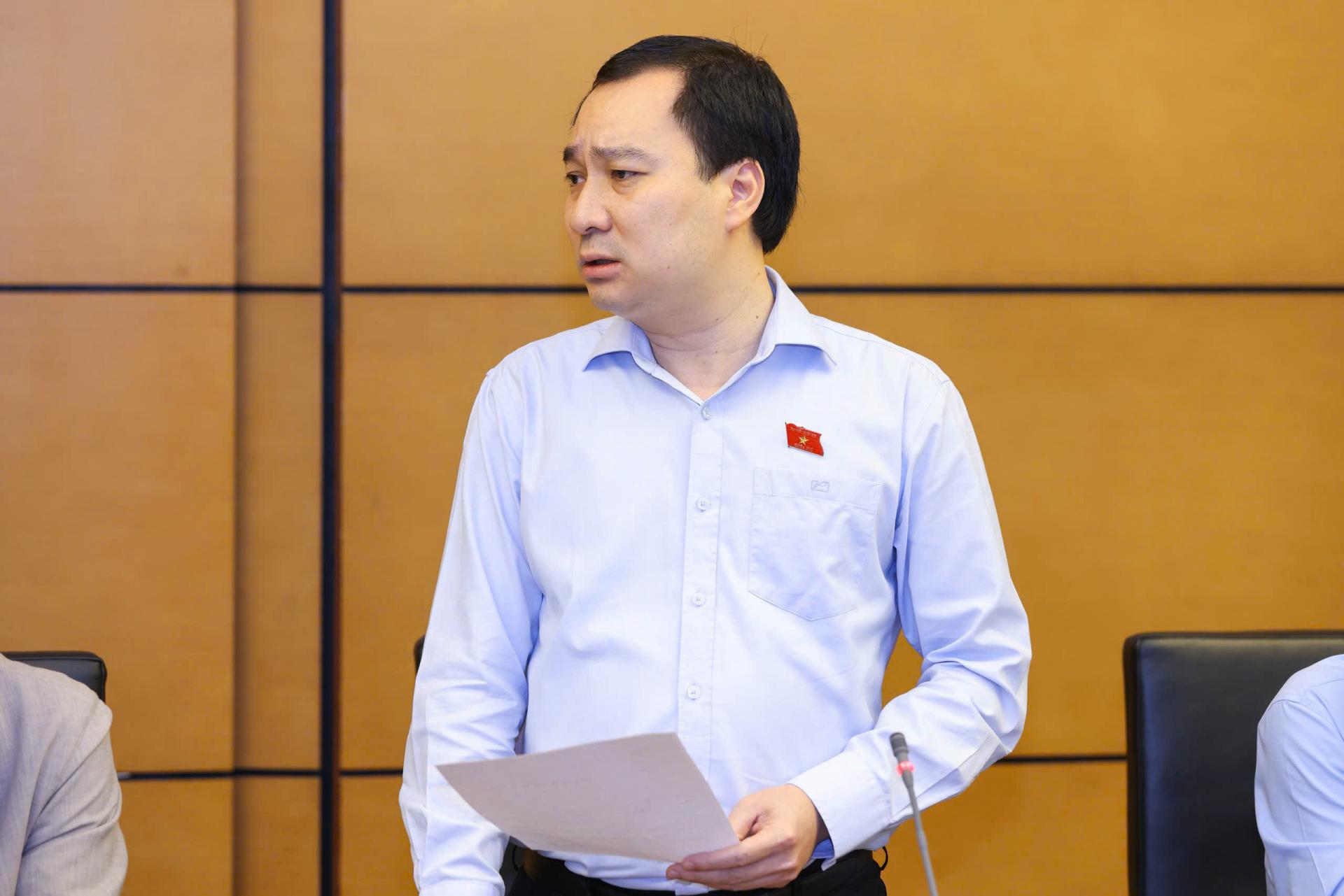 Đại biểu Quốc hội Vũ Văn Tiến đề xuất quy định thời hạn cung cấp tài liệu cho công chứng viên