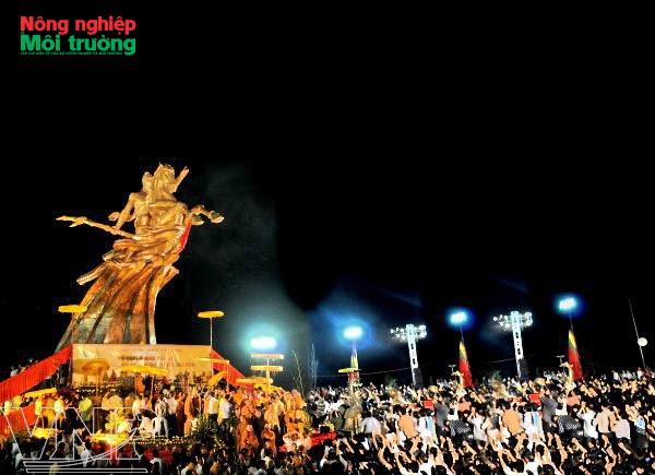 Đền Sóc mở tour du lịch đêm, tái hiện sử thi Thánh Gióng