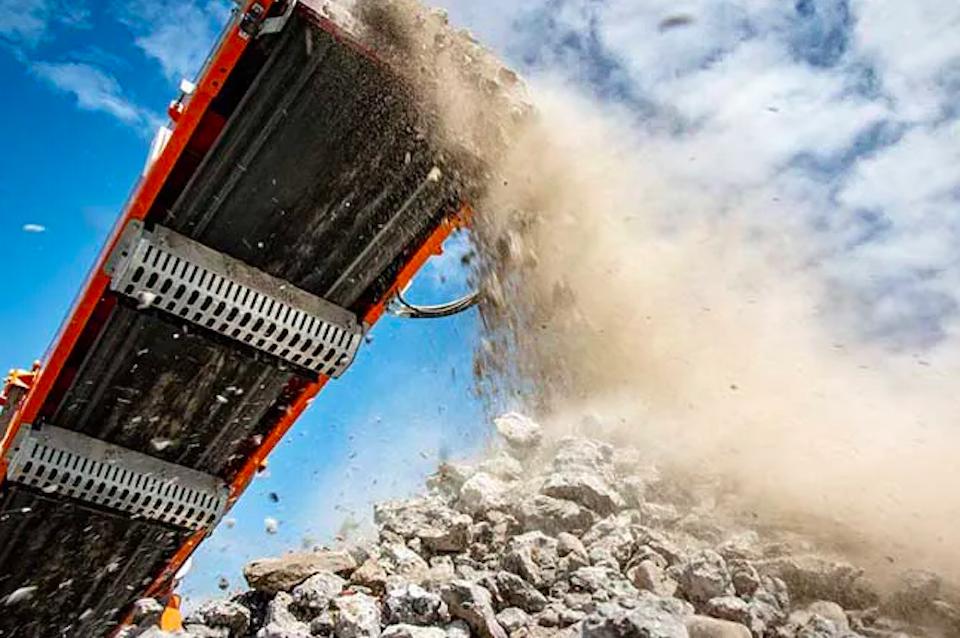 TP. Hồ Chí Minh: Biến chất thải xây dựng thành "tài nguyên" san lấp cho các siêu dự án