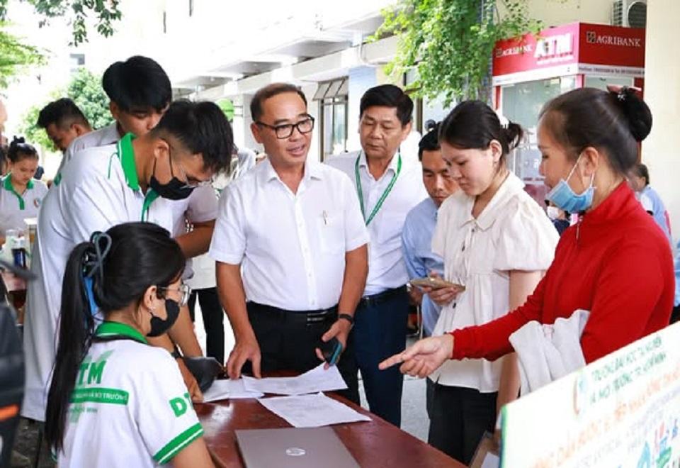 HCMUNRE đón K15: Không còn bỡ ngỡ ngày đầu