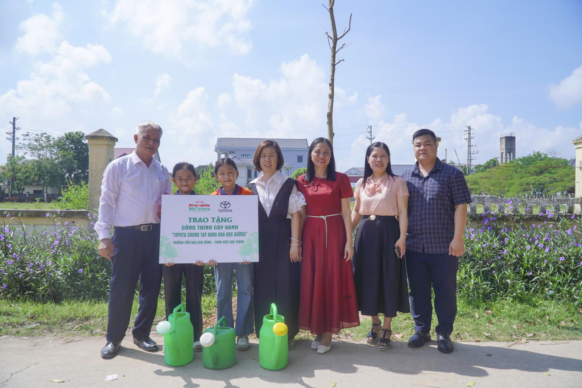 Tạp chí Nông nghiệp và Môi trường cùng Toyota Việt Nam xanh hóa học đường tại Thanh Hóa