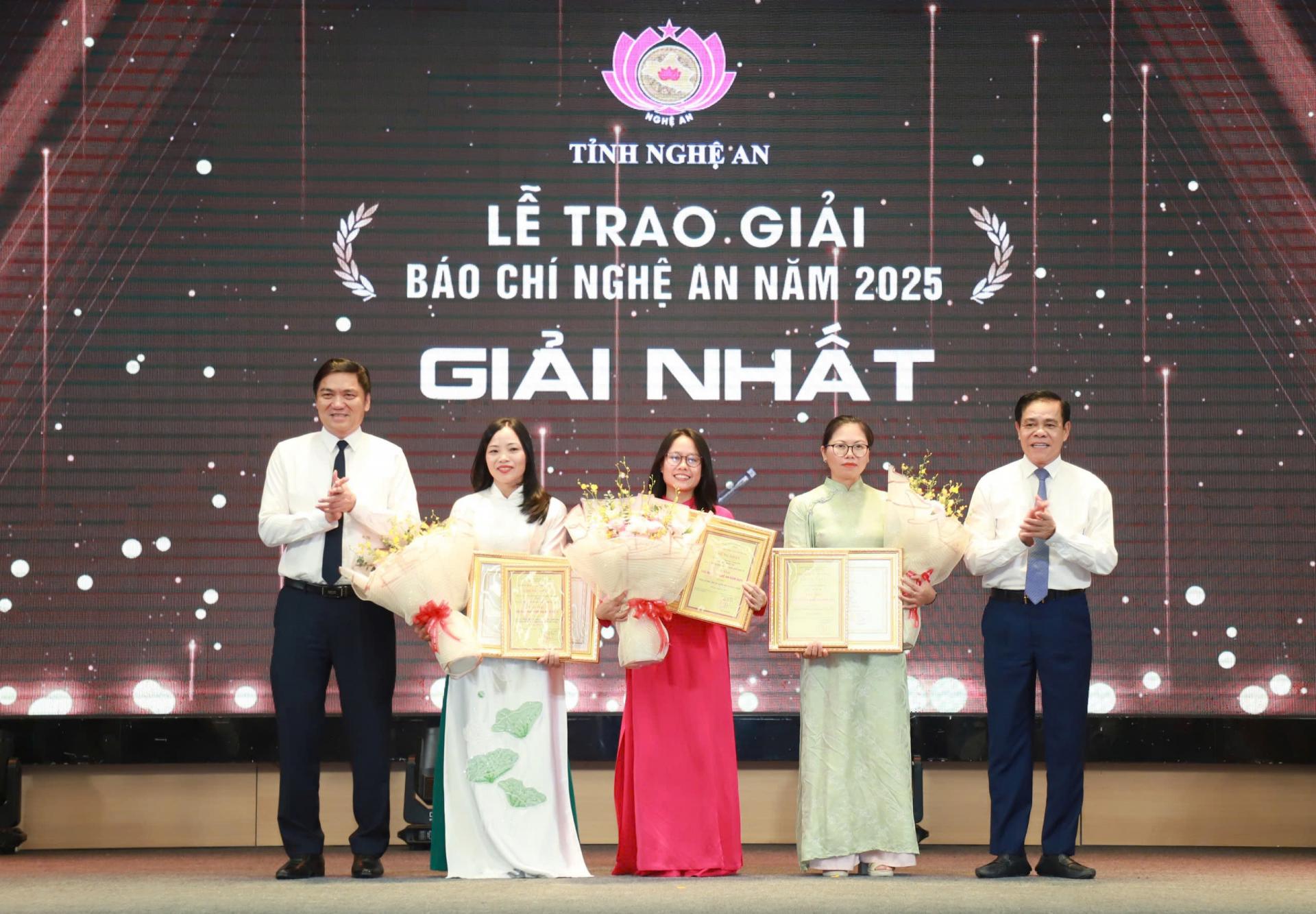 giai-bao-chi1_1781919984.jpg