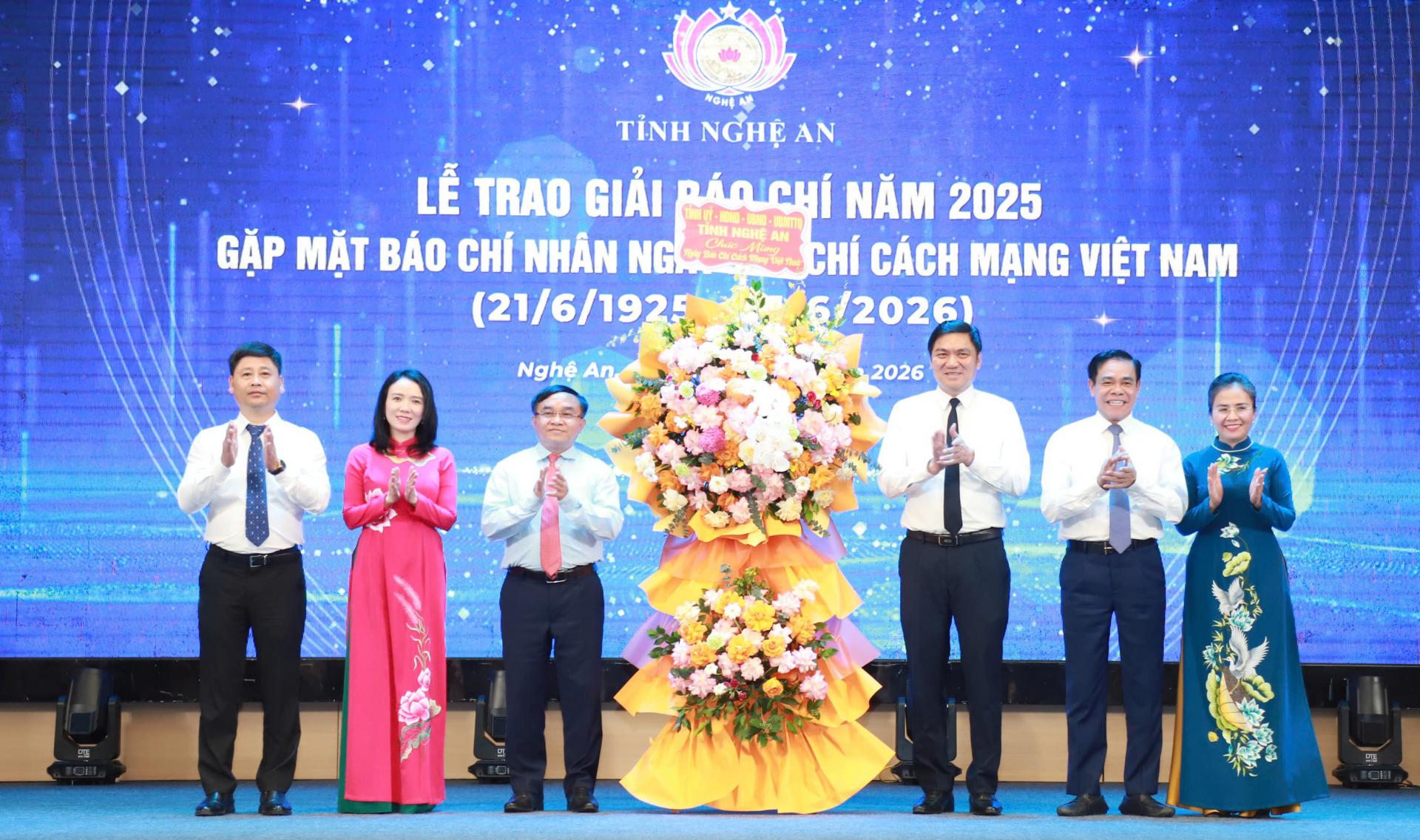 giai-bao-chi_1781919838.jpg