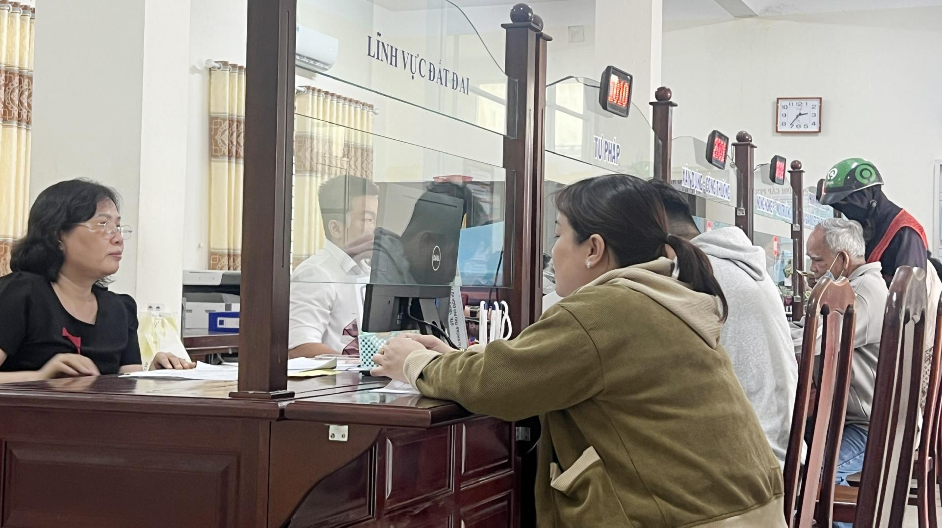 giai-quyet-thu-tuc-hanh-chinh_1784622217.jpg