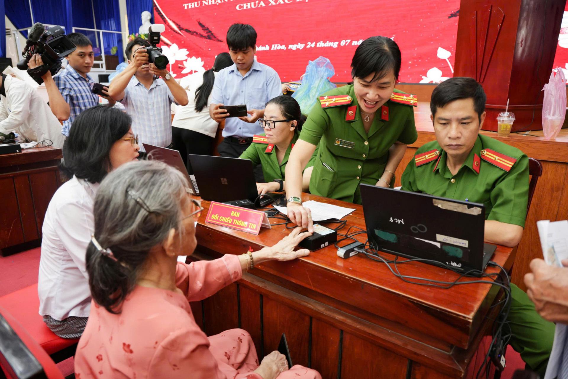 khanh-hoa-day-nhanh-thu-nhan-mau-adn-than-nhan-liet-si-chua-xac-dinh-danh-tinh-31_1784876098.jpg