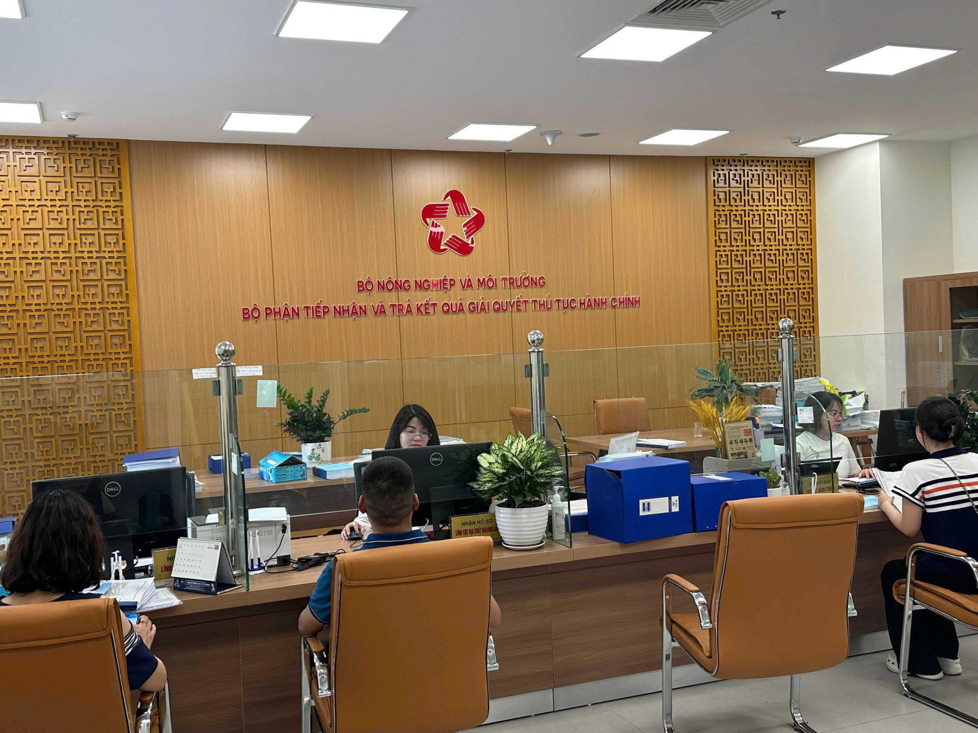 anh-vp-mot-cua-vp-bo-nnmt_1c50c560c6_1790302906.png