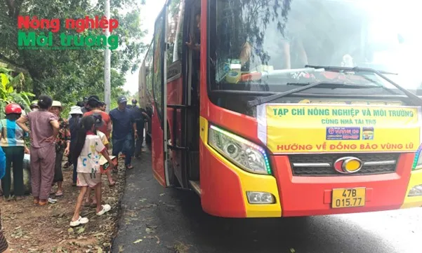 Hàng trăm suất quà nặng nghĩa tình, tới tay bà con phường Đông Hòa và xã Tây Hòa - Đắk Lắk