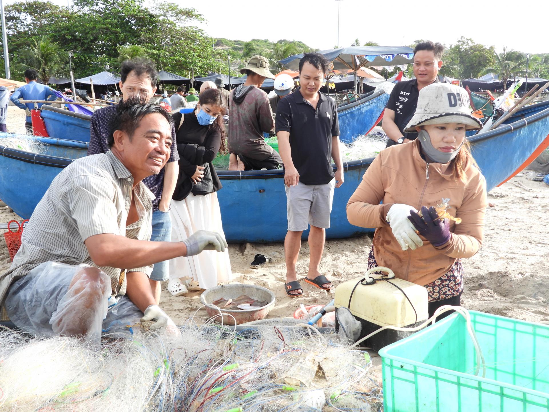 Trải nghiệm làng chài giữa khu du lịch nghỉ dưỡng Hồ Tràm