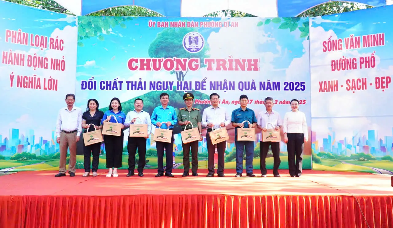 Lan tỏa ý thức bảo vệ môi trường trong cộng đồng bằng chương trình “Đổi chất thải nguy hại lấy quà”