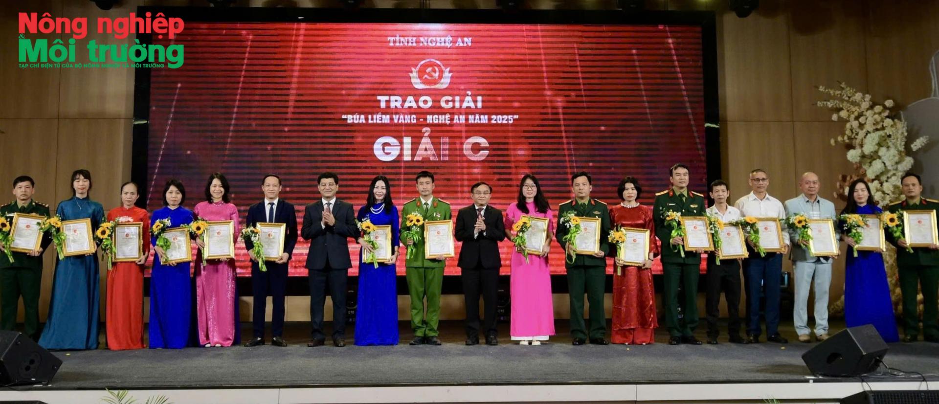 Phóng viên Tạp chí Nông nghiệp và Môi trường đạt Giải C Búa liềm vàng – Nghệ An năm 2025