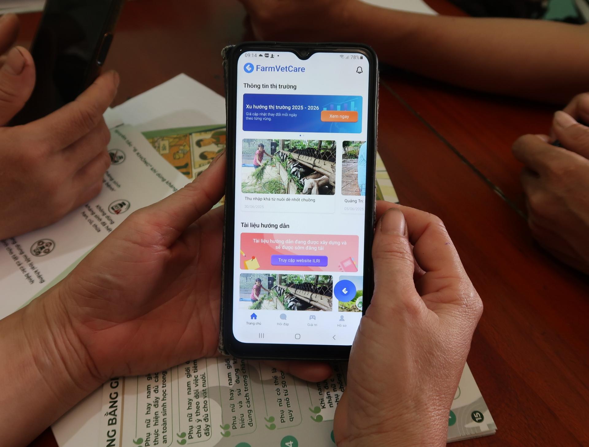 nong-dan-hoc-cach-su-dung-ung-dung-farmvetcare.-anh-ilri_1774666251.jpg