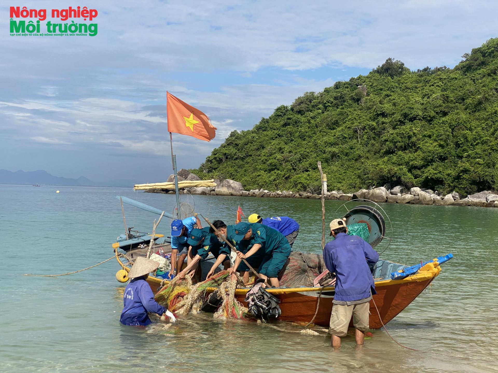 Khi người dân trở thành “người gác đền” của biển