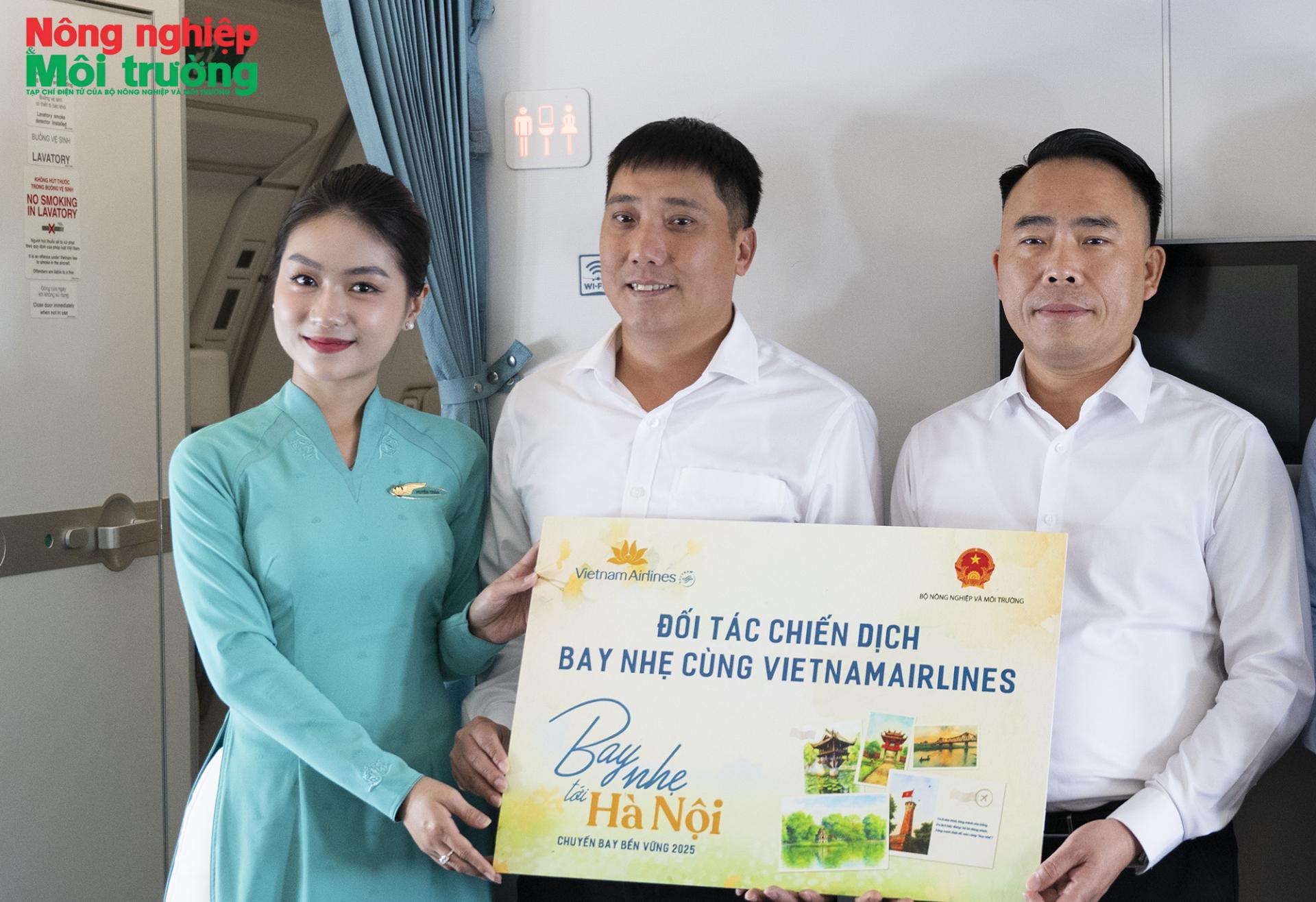 Tạp chí Nông nghiệp và Môi trường đồng hành cùng Vietnam Airlines chương trình "Bay nhẹ tới Hà Nội"
