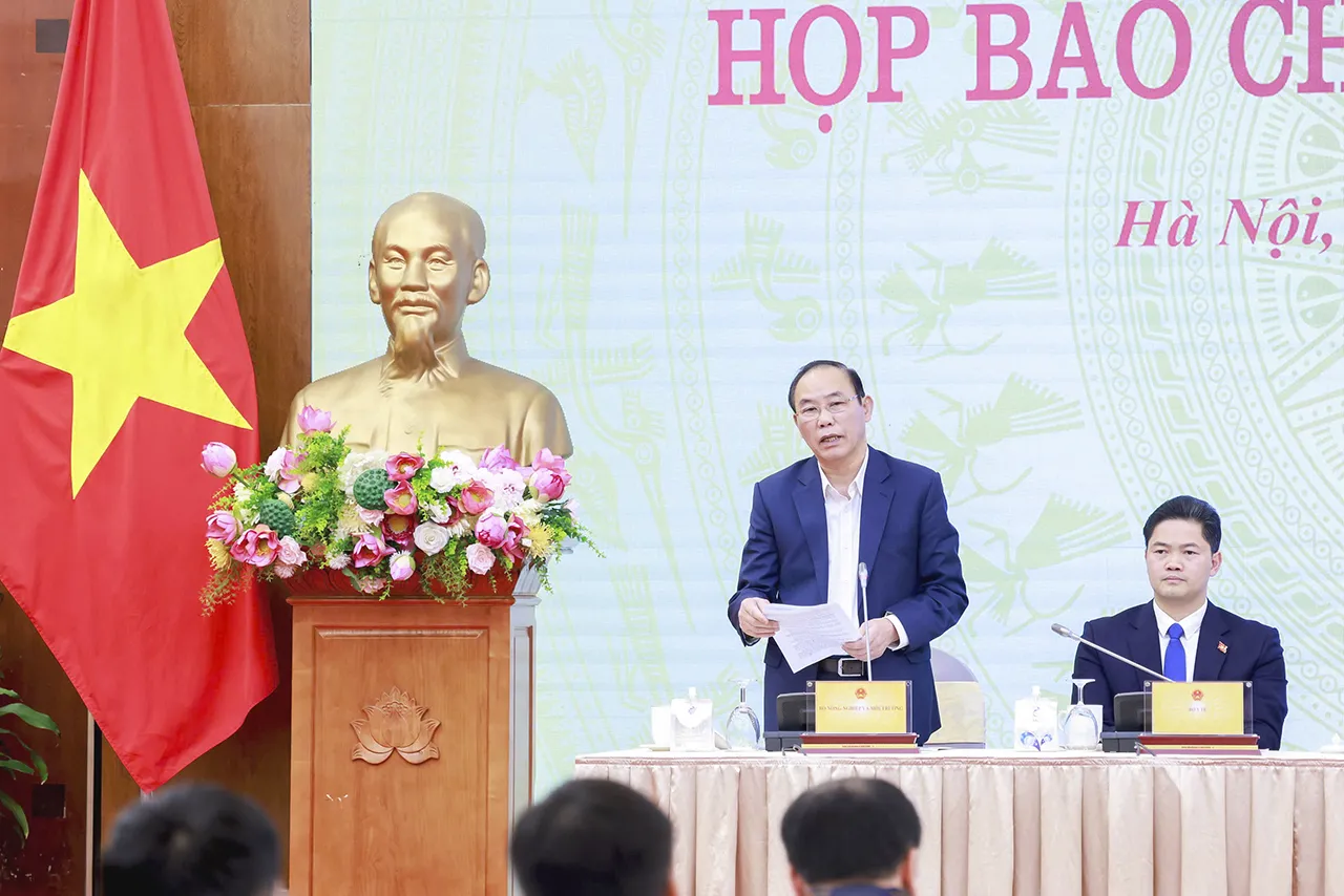 Thứ trưởng Phùng Đức Tiến thông tin về các giải pháp hạn chế ô nhiễm không khí