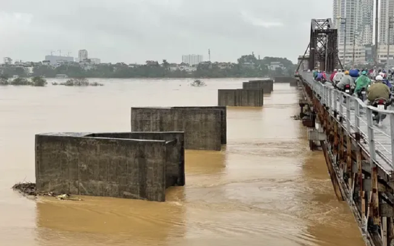 Hà Nội: Báo động lũ khẩn cấp, cảnh báo ngập lụt trên diện rộng