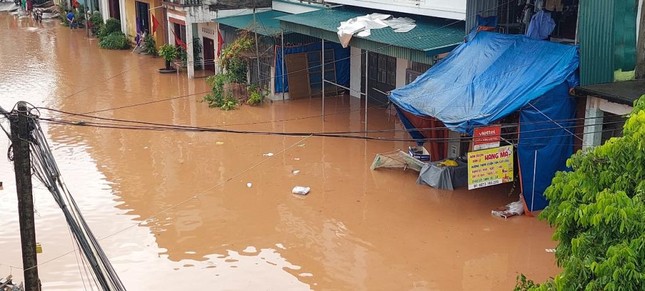 Mưa lũ khiến nhiều địa phương ở Quảng Ninh bị chia cắt, chìm trong biển nước