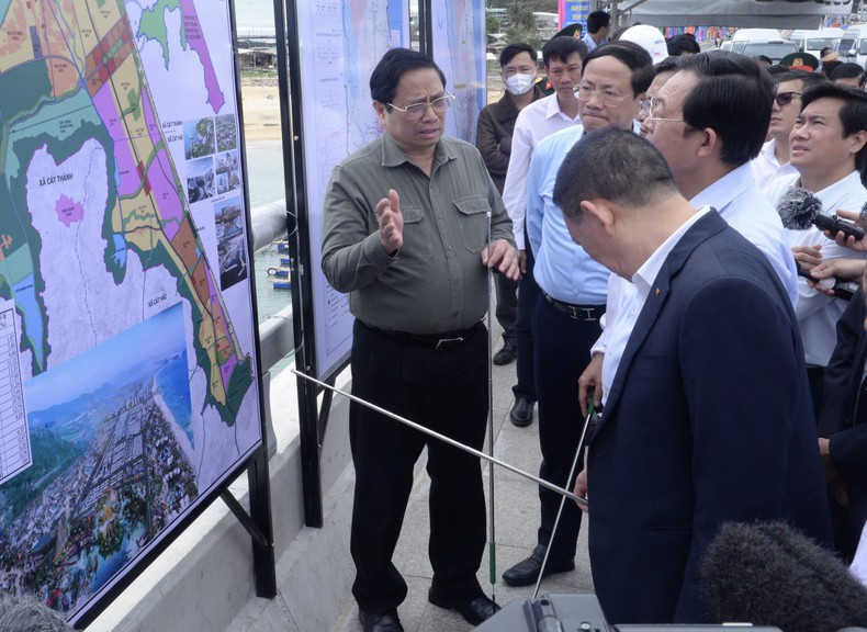 Thủ tướng kiểm tra các dự án trọng điểm tại Bình Định