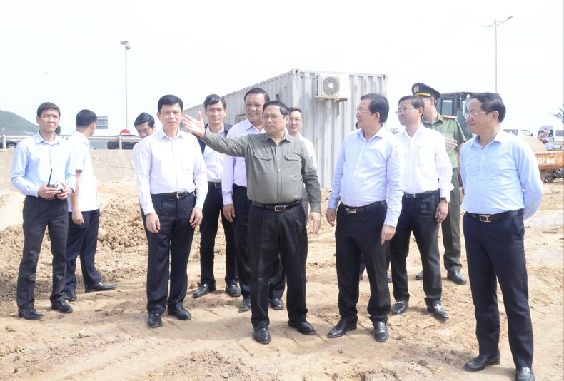 Thủ tướng kiểm tra các dự án trọng điểm tại Bình Định