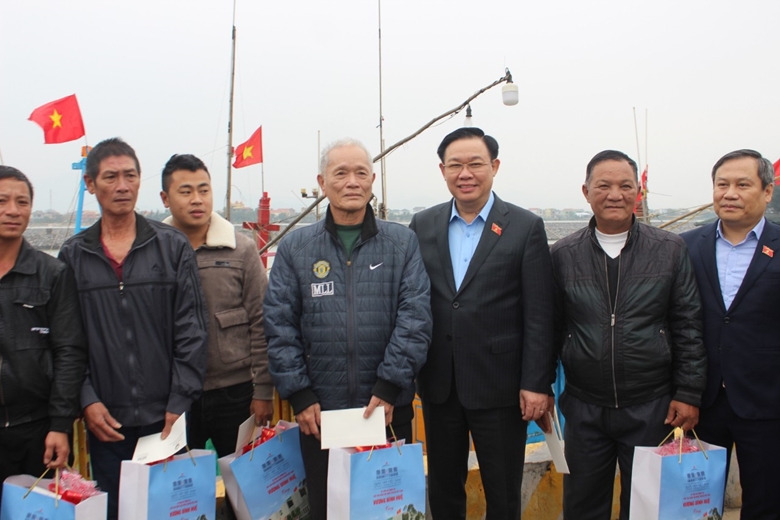 Ngư dân vươn khơi bám biển góp phần bảo vệ chủ quyền biển, đảo