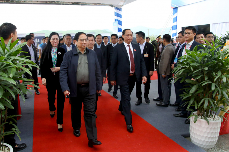 Thủ tướng Phạm Minh Chính phát lệnh khởi công đồng loạt 12 Dự án cao tốc Bắc - Nam