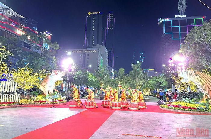 Đường hoa Nguyễn Huệ Tết Nhâm Dần chính thức mở cửa phục vụ người dân