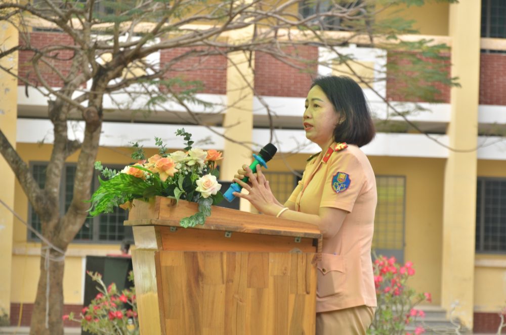 “Chương trình Ánh sáng học đường” trao tặng mũ bảo hiểm và học bổng cho học sinh Tây Ninh