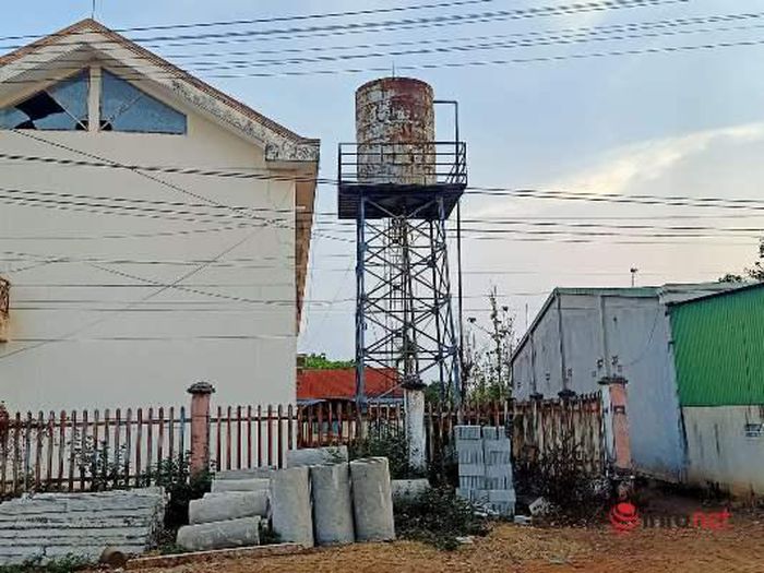 Đắk Lắk: Công trình nước sạch 'đắp chiếu', dân khoan giếng, lấy nước suối về dùng rồi... quay lưng luôn