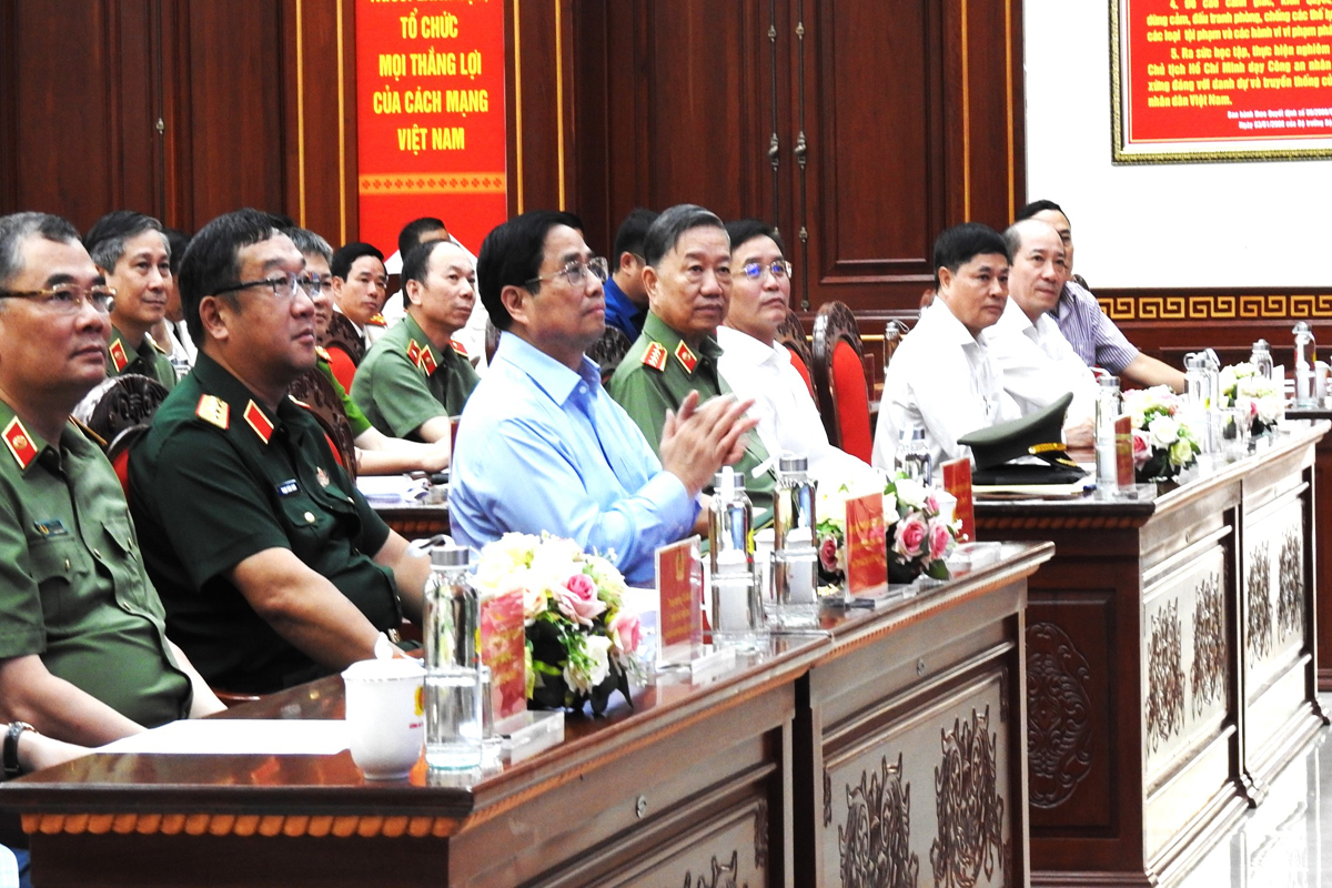 Hình ảnh Thủ tướng Phạm Minh Chính làm việc tại Đắk Lắk