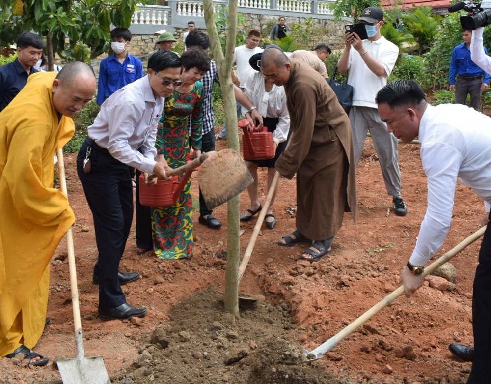 Phóng sự ảnh: Chương trình “Chùa xanh” trồng cây ở chùa Phước Vân, Đắk Lắk