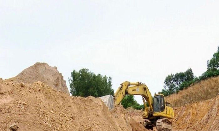 Ngang nhiên khai thác đất trái phép tại Thái Nguyên