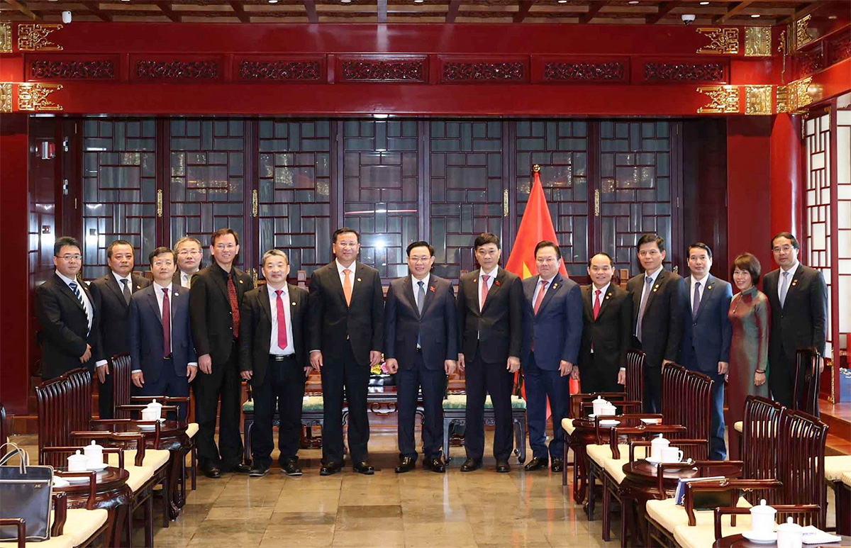 Chủ tịch Quốc hội Vương Đình Huệ tiếp các tập đoàn hàng đầu của Trung Quốc