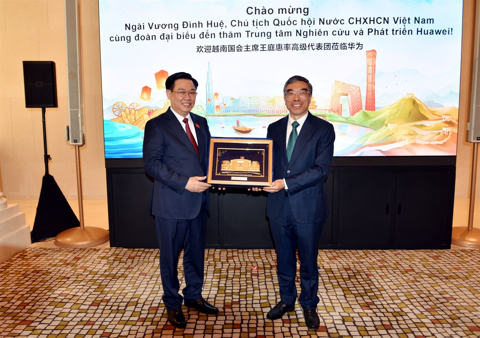 Chủ tịch Quốc hội Vương Đình Huệ tiếp các tập đoàn hàng đầu của Trung Quốc