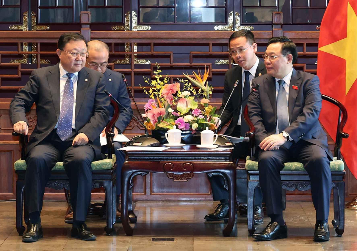 Chủ tịch Quốc hội Vương Đình Huệ tiếp các tập đoàn hàng đầu của Trung Quốc