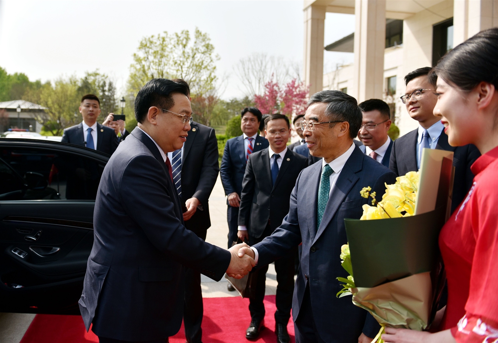 Chủ tịch Quốc hội Vương Đình Huệ tiếp các tập đoàn hàng đầu của Trung Quốc