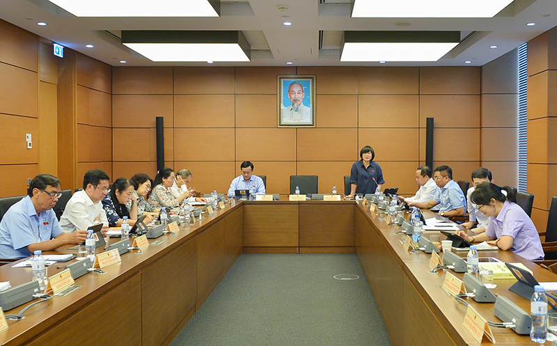 Thảo luận tổ 2: Cân nhắc việc ban hành bảng giá đất hàng năm