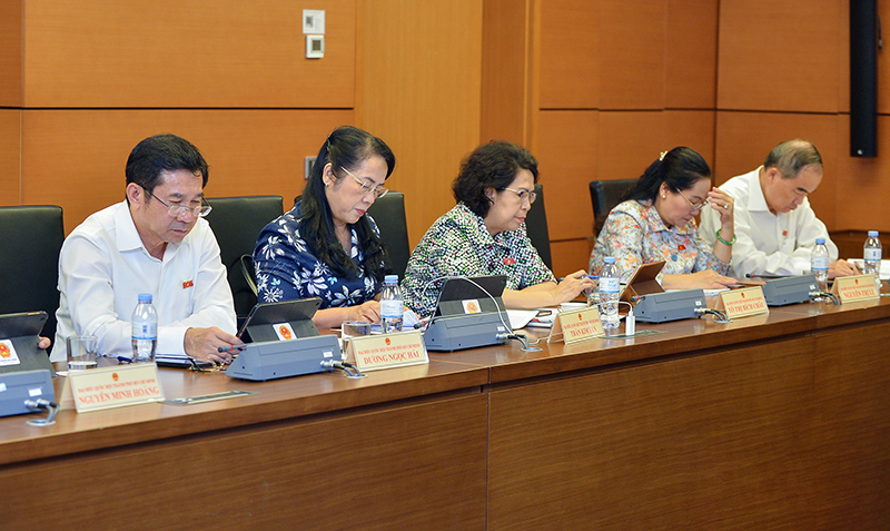 Thảo luận tổ 2: Cân nhắc việc ban hành bảng giá đất hàng năm